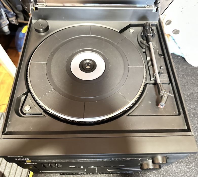 Linie audio Philips AS305/20 tuner,pickup,dublu deck,egalizator.