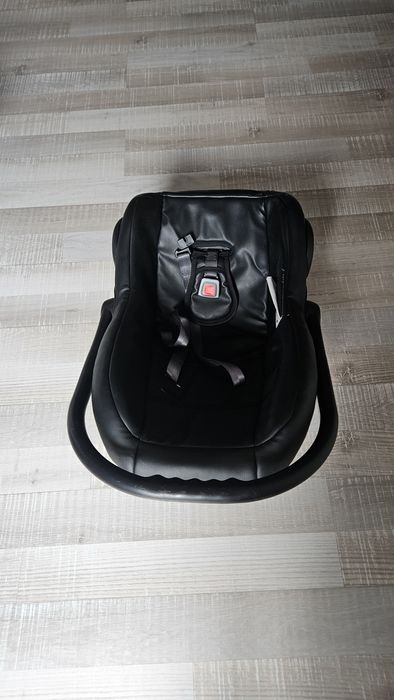 Детско  кожено  столче за кола