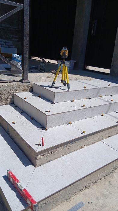 Кафельщик кафель жабыстырамыз