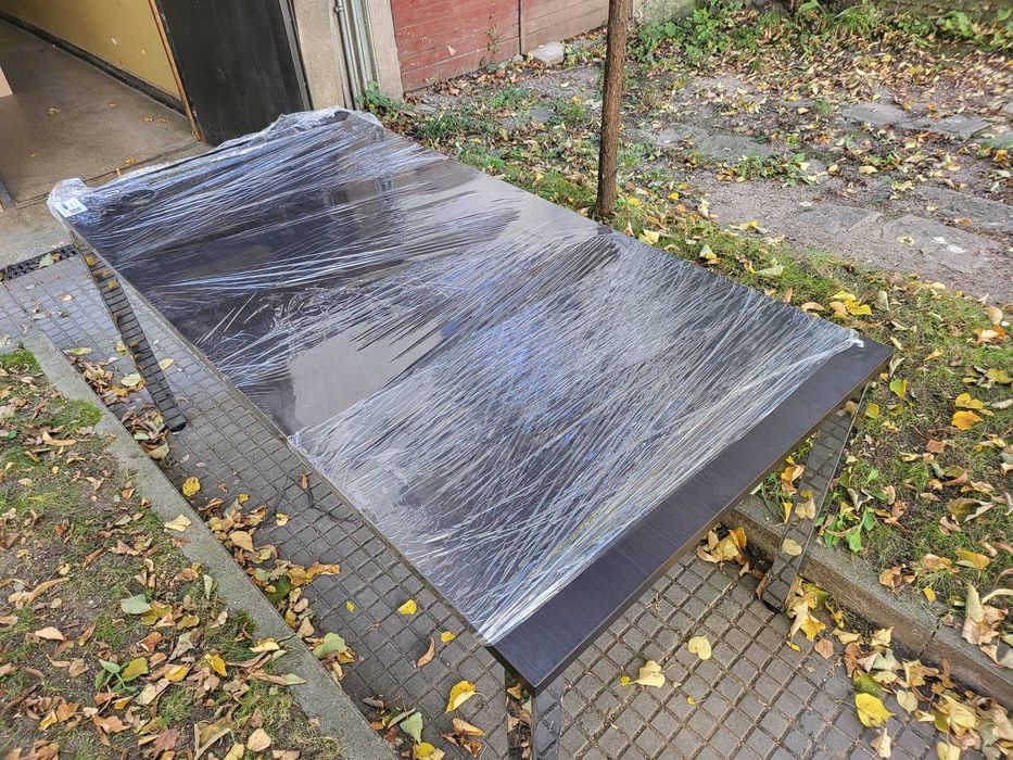 Офис бюро цвят венге и бял