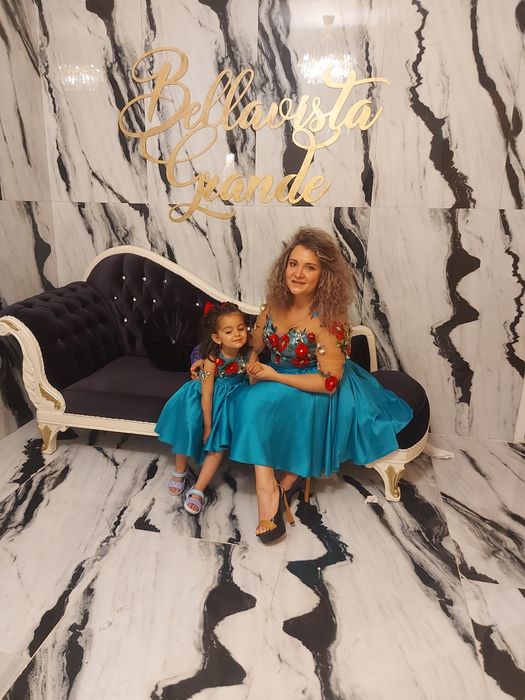 Vând rochii mama fica ocazie superbe în realitate s m și 2/4 ani