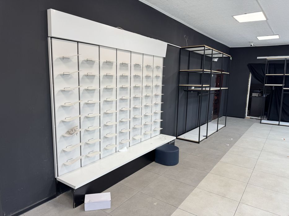 Vând mobilier magazin haine metalic + manechin +stender