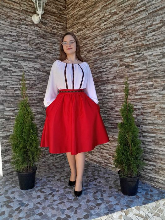 Rochie elegantă cu motive tradiționale