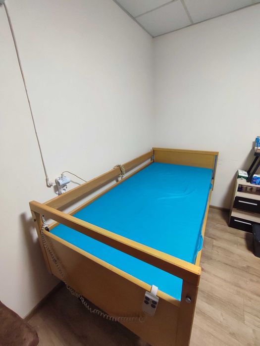 Медицинско легло с матрак,дюшек и дистанционно управление