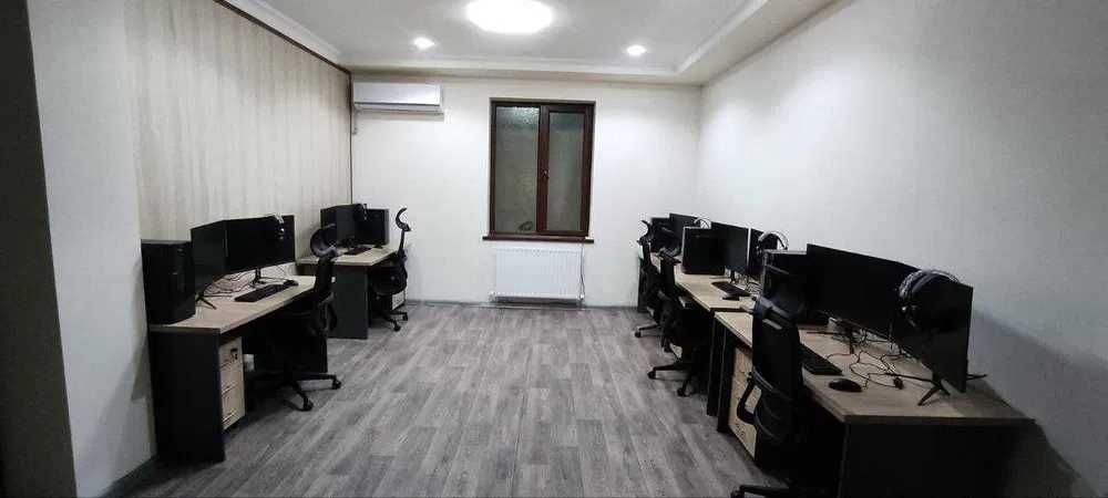 Аренда офиса в центре города Луначарский, 208 м² (1 этаж + цоколь)