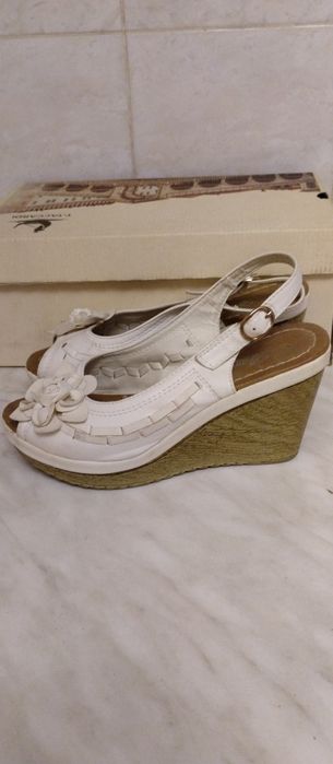 Босоножки женские.