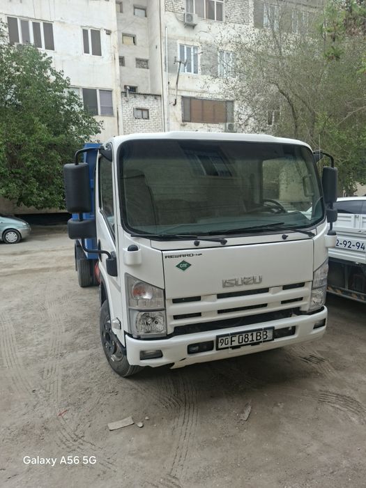 Isuzi avtobbusdan zuborka bo‘lgan