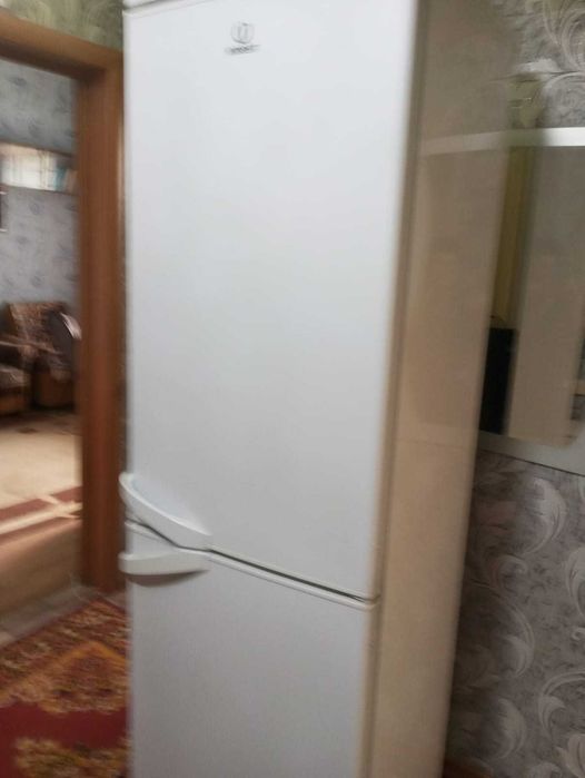 Продается холодильник  lndesit