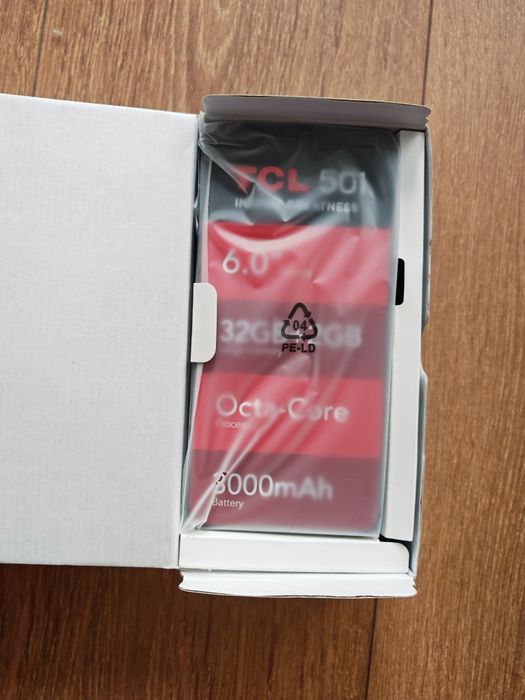 Telefon  TCL501.