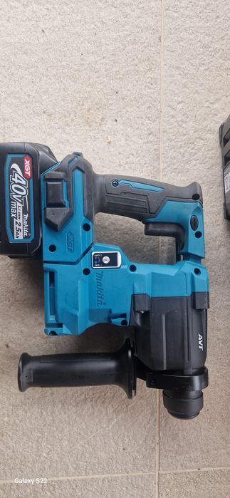 Makita rotopercutor pe acumulator de 40 V