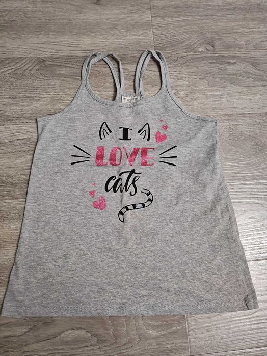 Продам на девочку маечки.