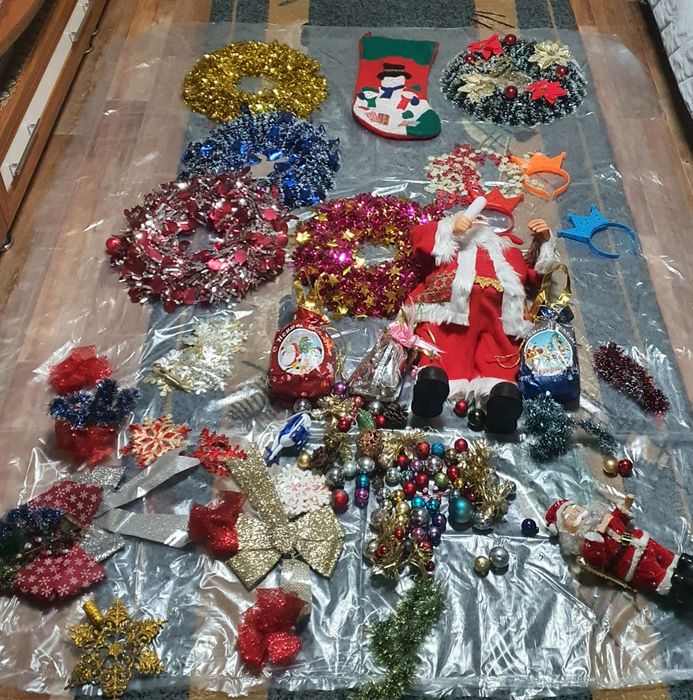 Продам  костюмы  дед мороз  снегурочка