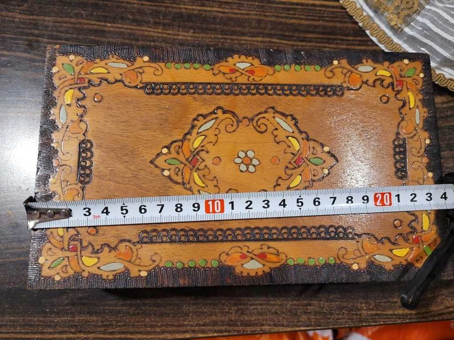 Кутия ретро от соца за ценности