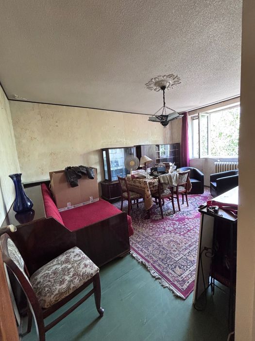 Vand apartament 2 camere sector 4