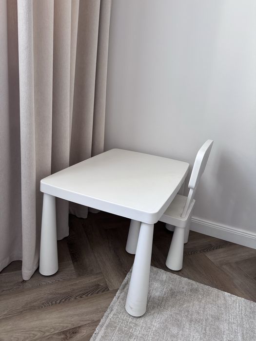 Продается стол со стулом ikea