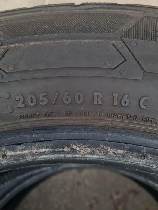 Зимни гуми 2 броя за Бус CONTINENTAL VanContactWinter 205 60 R16С дот 3122