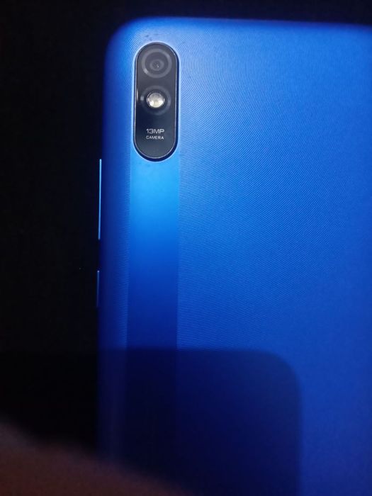 Redmi 9a 32gb holati alo ekranda azgincha singan joyi bor