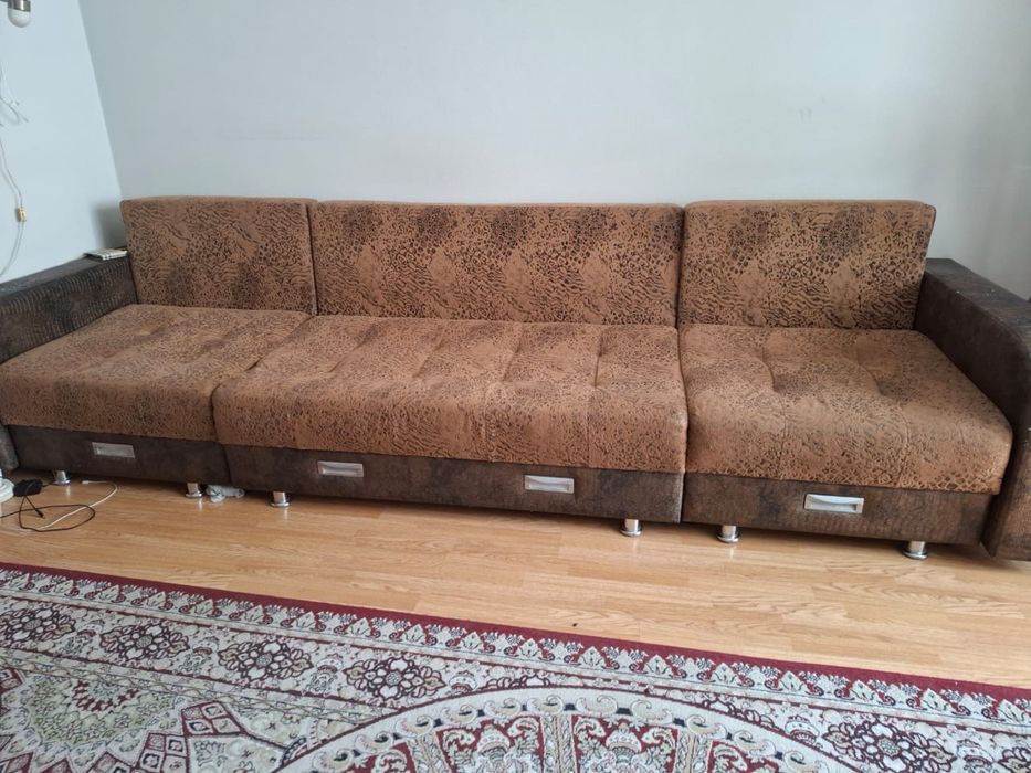 большой диван зальный