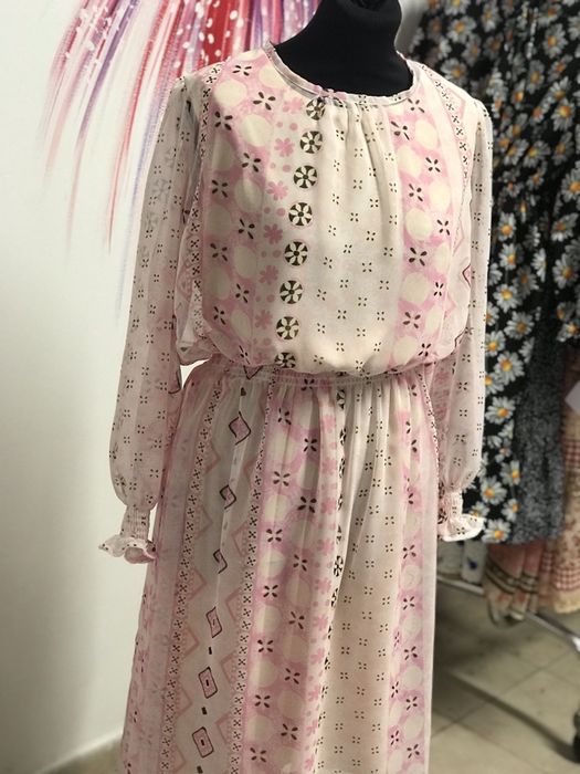 rochie noua din voal, in talie si la maneci are elas