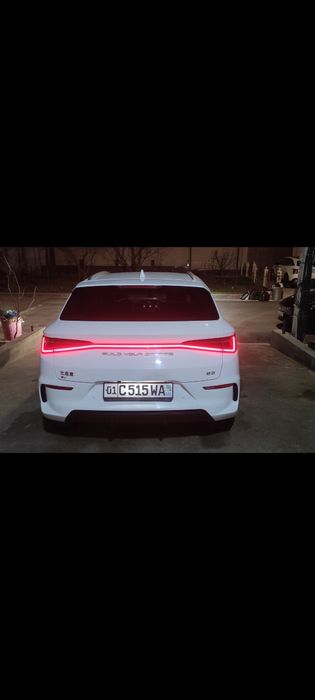 Byd e2 oq avtomobil