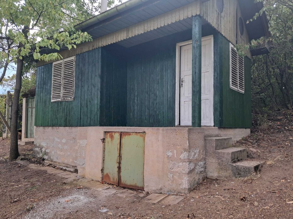 Продава се Къща в Враца, Студентски град - 50 кв.м за 112 €/кв.м - Снимка #1