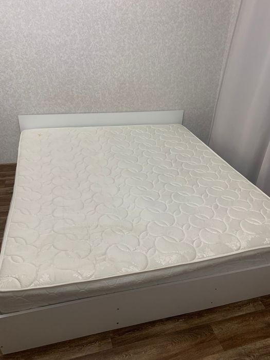 Продам кровать двухспалку с матрасом