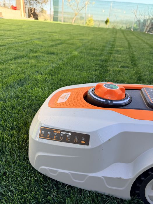 Robot tuns gazon ruris