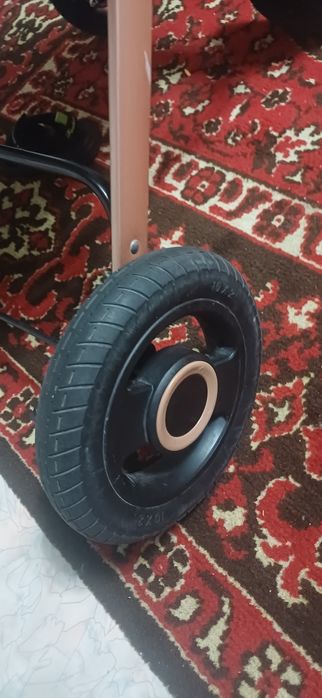 Коляска прогулочная в отличном состояний