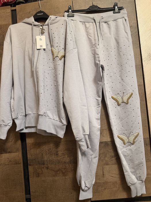 Анцуг светло лилав