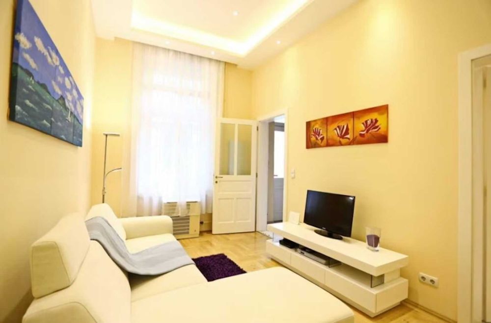 Дава се под наем Двустаен апартамент в София, Център - 55 кв.м за 408 € - Снимка #3