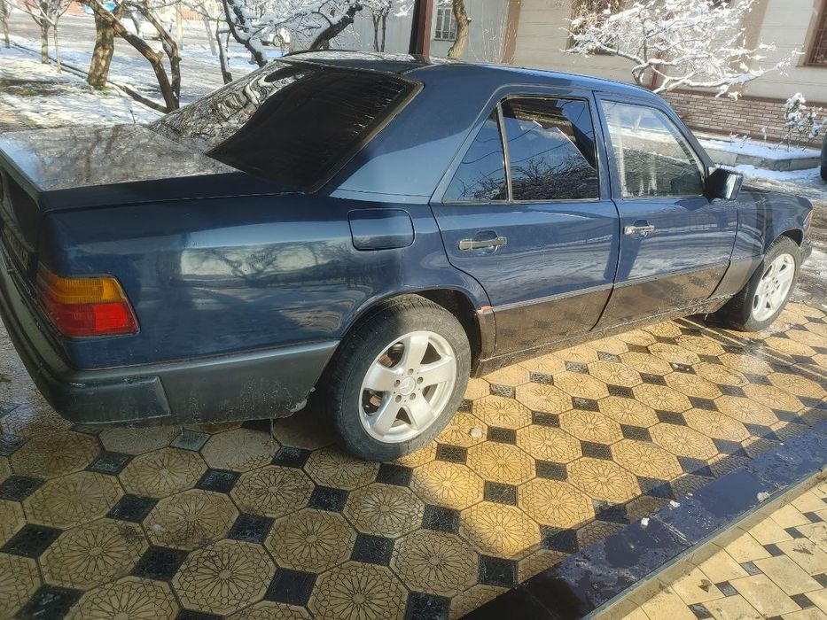 Mersedes w124 sotiladi