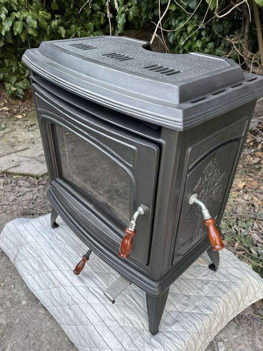 Нова чугунена печка / камина на дърва