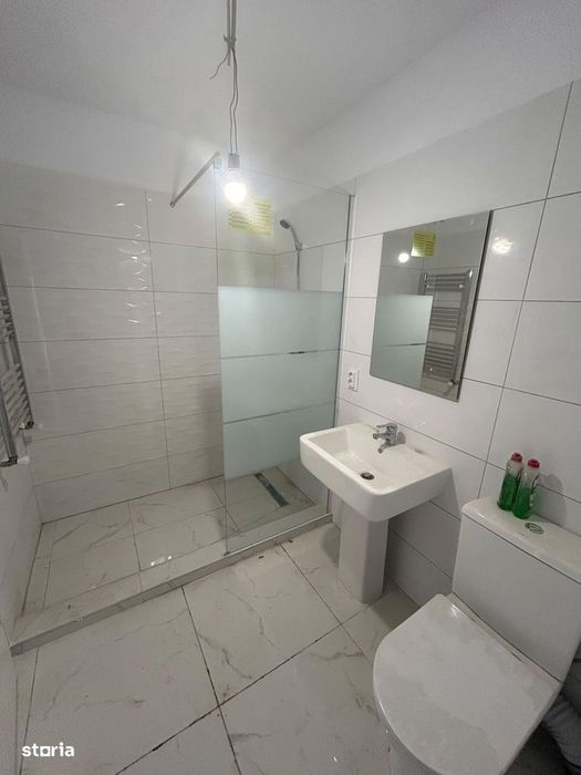 Apartament cu 3 camere - zona Hlincea