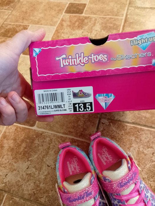 Нови обувки скечърс номер 31