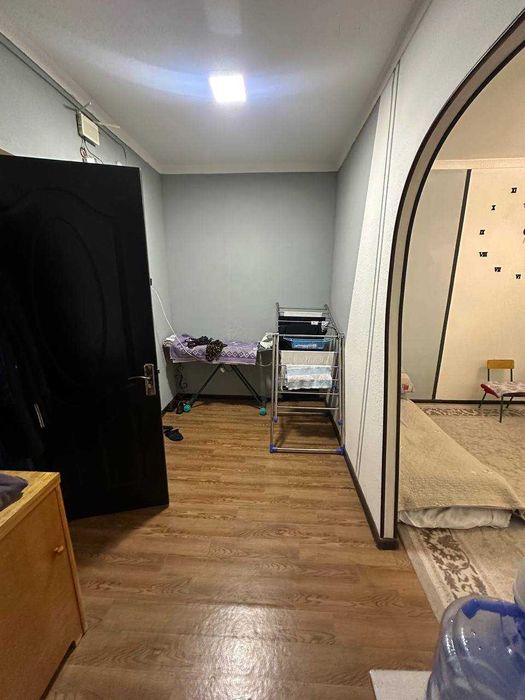 Продаётся на Авиасозлар-4, 2/2/5, бывшее семейное общежитие