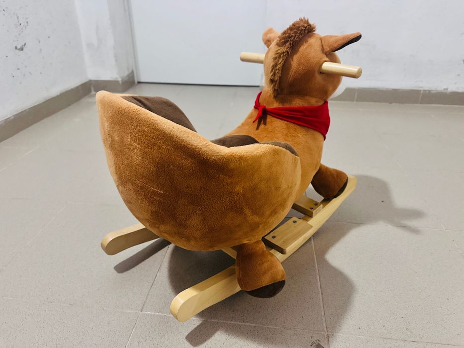 Плюшен Люлеещ се кон на дървена основа, почти неизползван