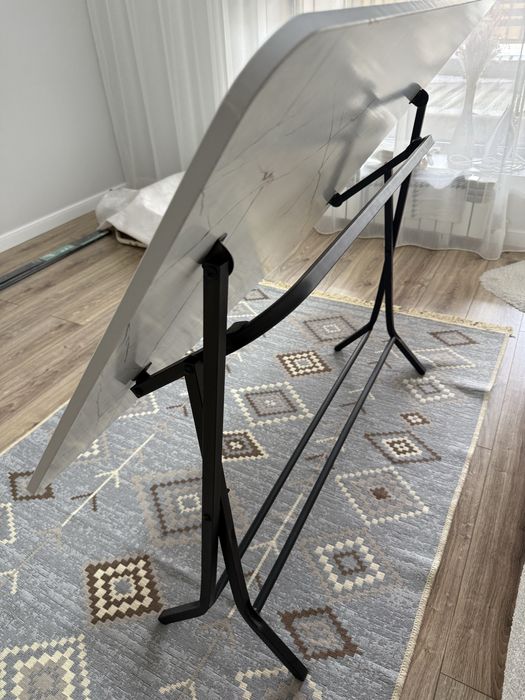 Продаю стол кухонный