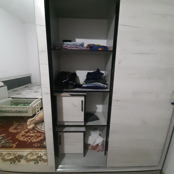 спалний горнитур,  детский шкаф и парта с стулчикам состаяние хорошо