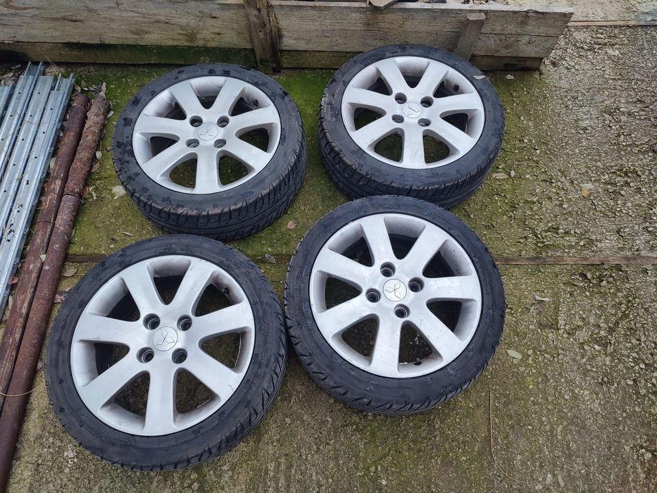 Vând sau schimb jante Mitsubishi Colt