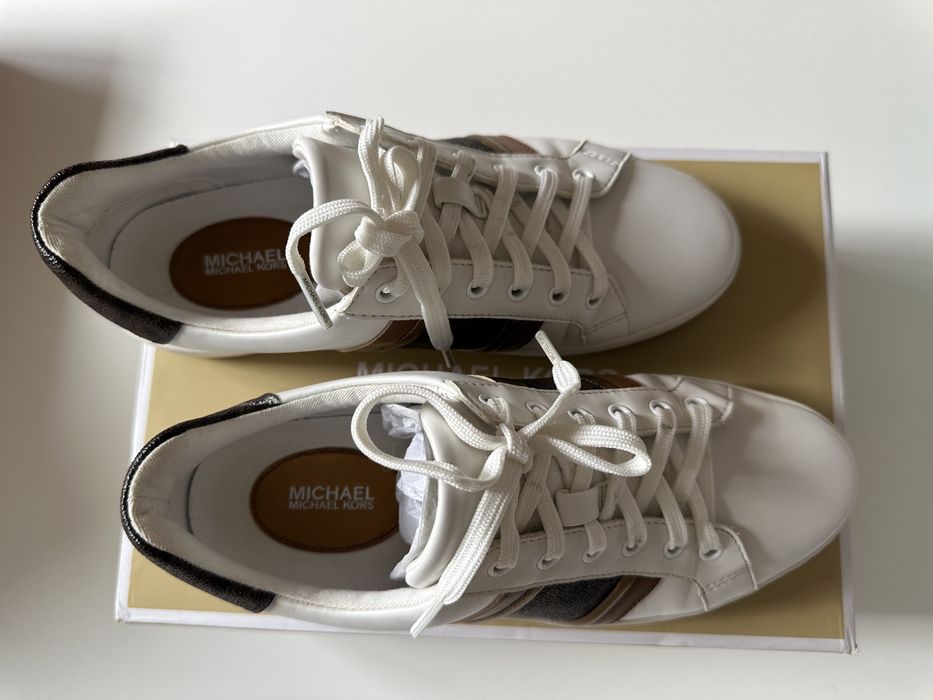 Продам кроссовки