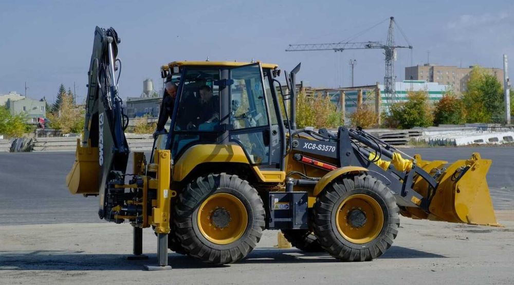 Экскаватор-погрузчик XCMG XC8-S3570 сотувда тайёр