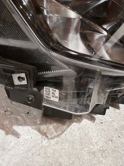 Фар за Suzuki SX-4 S-Cross