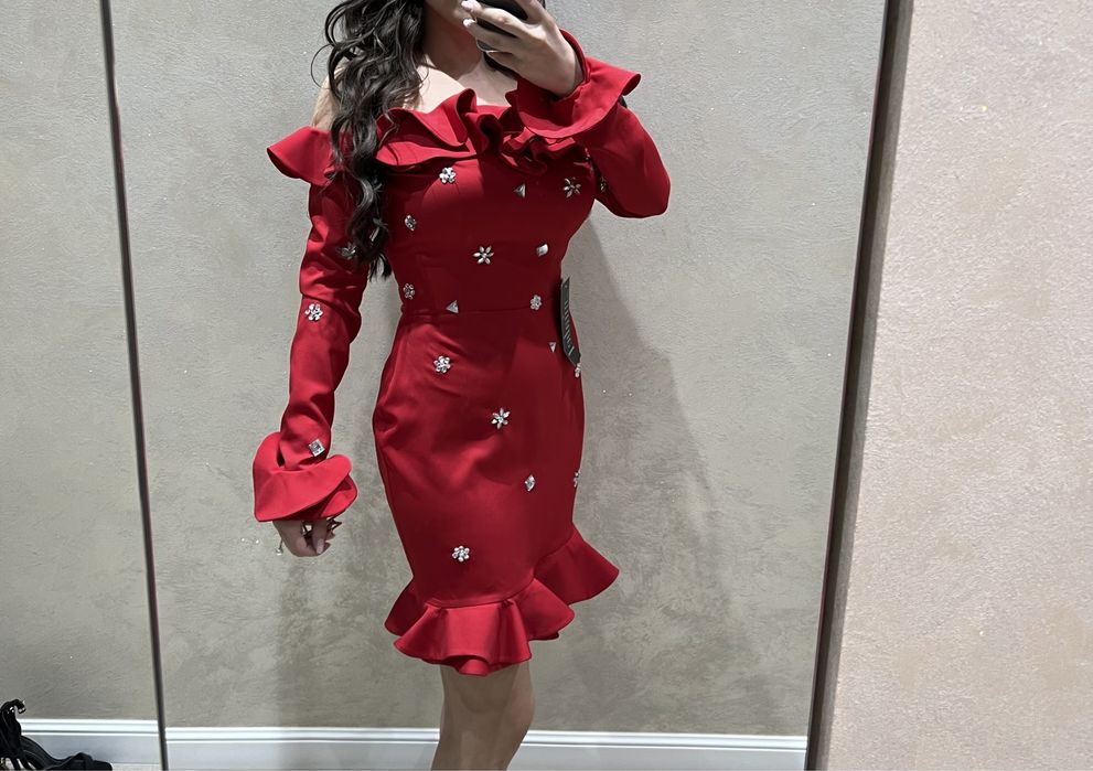 Rochie rosie cu accesorii