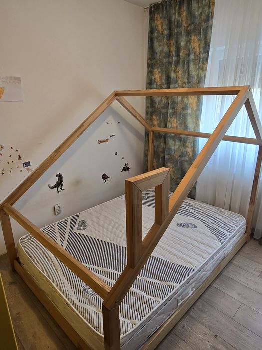 Pat din lemn stil casuta cu saltea 200x140cm