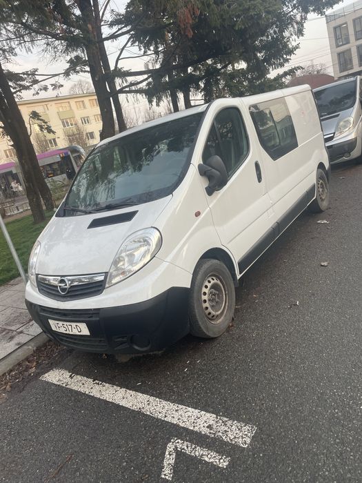 Opel Vivaro 5+1 2013 2.0CDTI euro 5 model lung