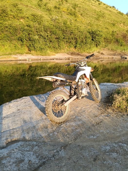 Vând cross 200cc cu motor nou
