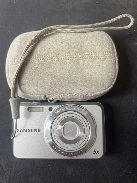 Компактен дигитален апарат Samsung Y2K Retro Digicam – 5x Zoom / Ретро естетика