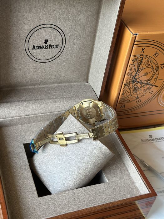 Audemars Piguet Yellow Gold And Black 33 mm Quartz - дамски модел