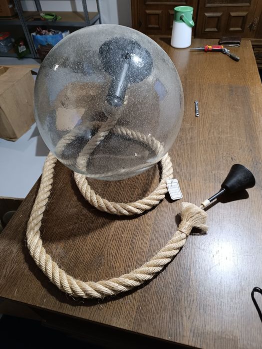 Lampă scandinavă suspendată cu glob de sticlă