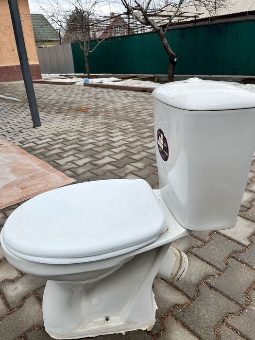 Продам Унитаз в комплекте